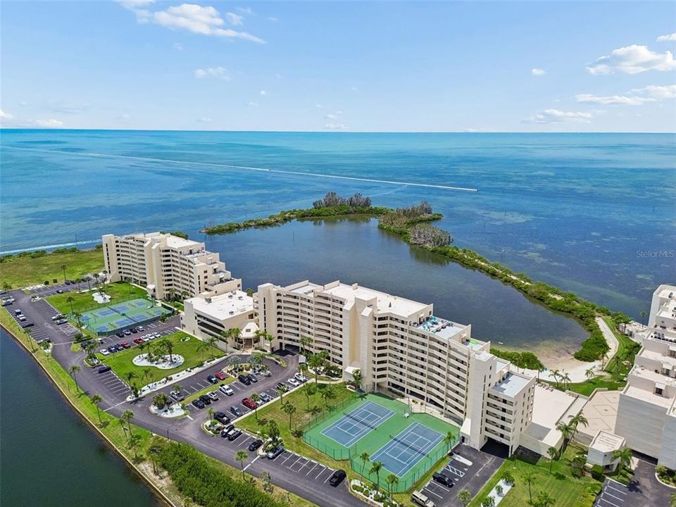 На продажу: $249,900 (1 спален, 1 ванн, 733 Квадратных фут)