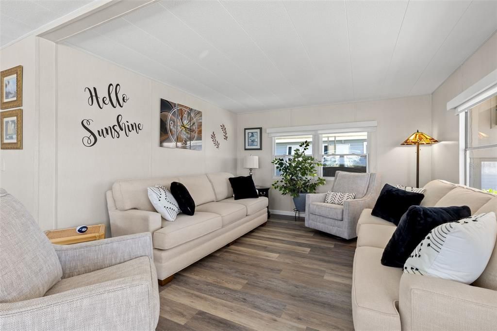 For Sale: $137,000 (2 beds, 2 baths, 1128 Square Feet)