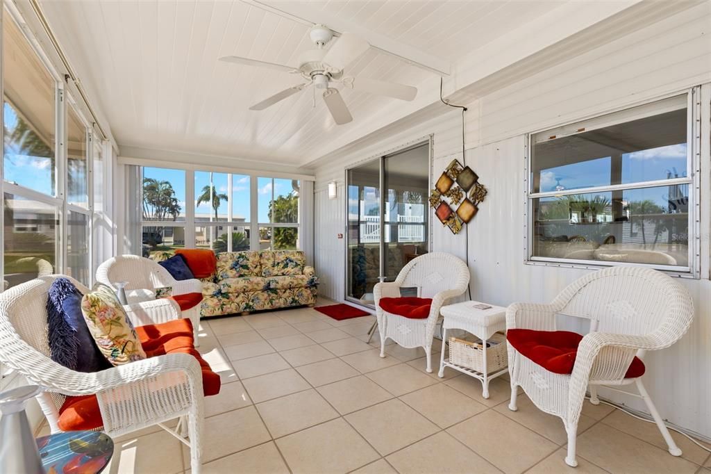 For Sale: $137,000 (2 beds, 2 baths, 1128 Square Feet)