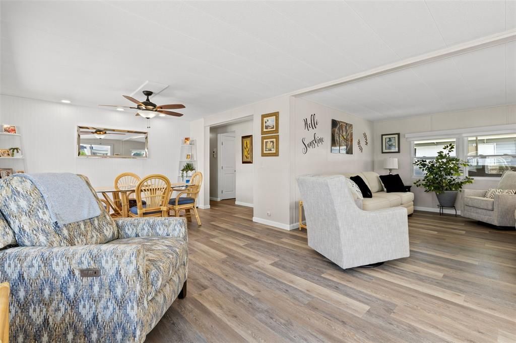 For Sale: $137,000 (2 beds, 2 baths, 1128 Square Feet)