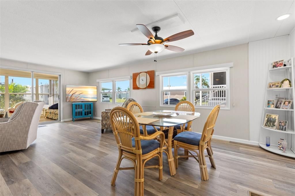 For Sale: $137,000 (2 beds, 2 baths, 1128 Square Feet)