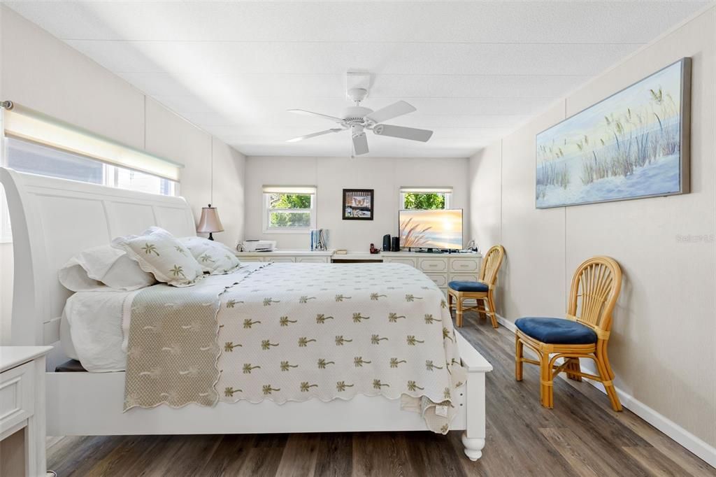 For Sale: $137,000 (2 beds, 2 baths, 1128 Square Feet)