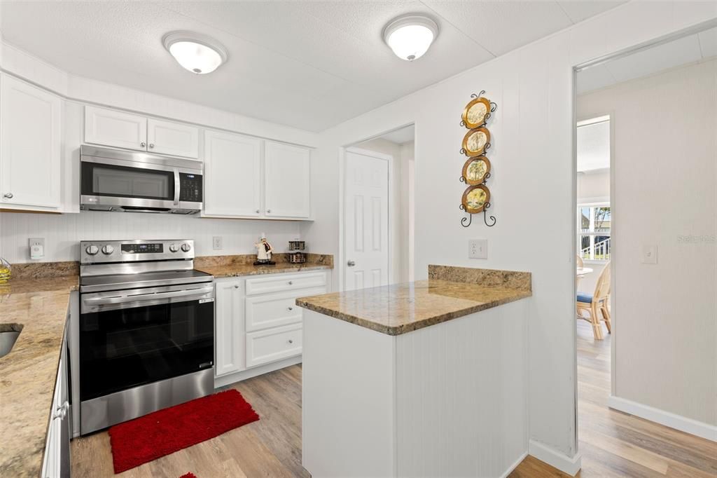 For Sale: $137,000 (2 beds, 2 baths, 1128 Square Feet)