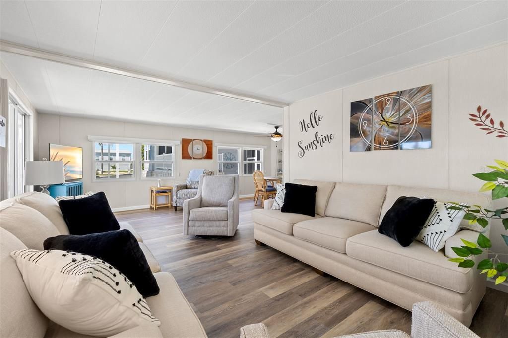 For Sale: $137,000 (2 beds, 2 baths, 1128 Square Feet)