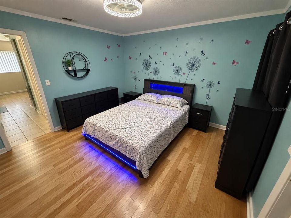 For Sale: $360,000 (4 beds, 0 baths, 1984 Square Feet)