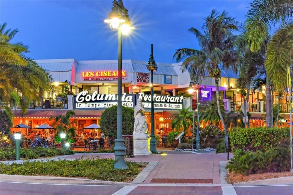 For Sale: $4,699,999 (5 beds, 4 baths, 4000 Square Feet)