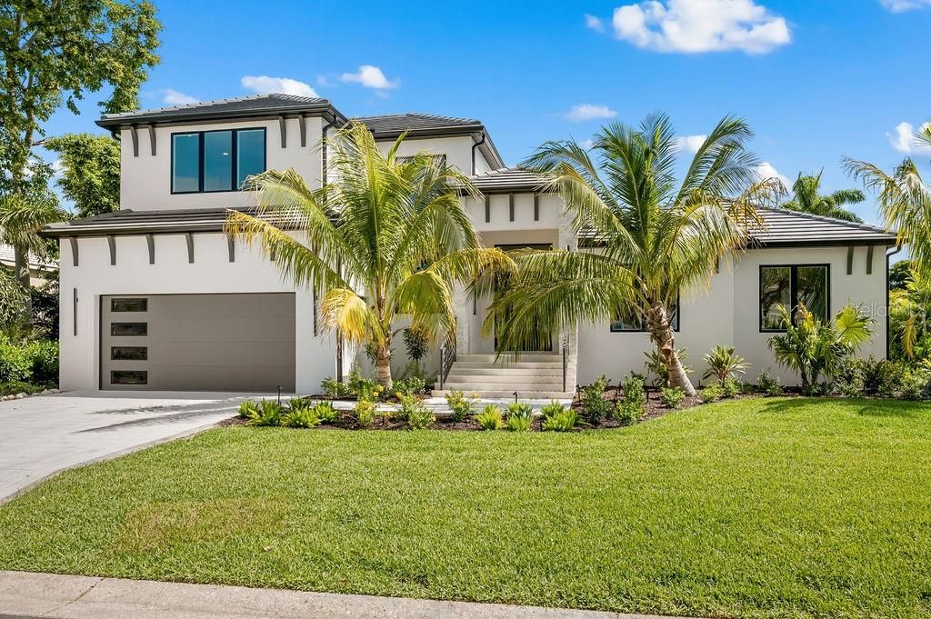 For Sale: $4,699,999 (5 beds, 4 baths, 4000 Square Feet)