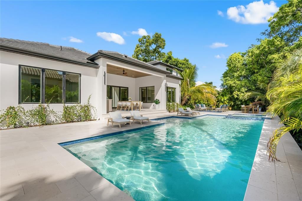 For Sale: $4,699,999 (5 beds, 4 baths, 4000 Square Feet)
