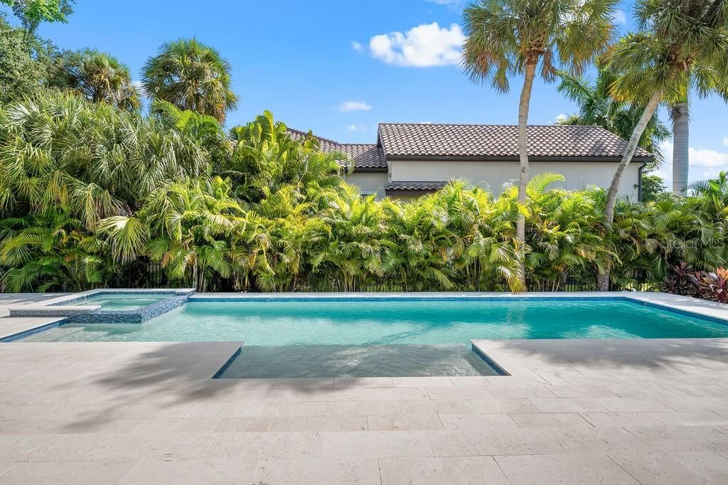 For Sale: $4,699,999 (5 beds, 4 baths, 4000 Square Feet)