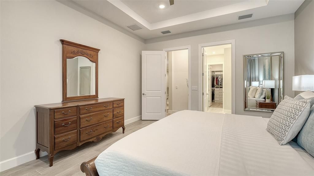 Activo con contrato: $975,000 (3 camas, 3 baños, 2256 Pies cuadrados)