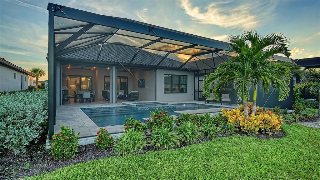 Activo con contrato: $975,000 (3 camas, 3 baños, 2256 Pies cuadrados)