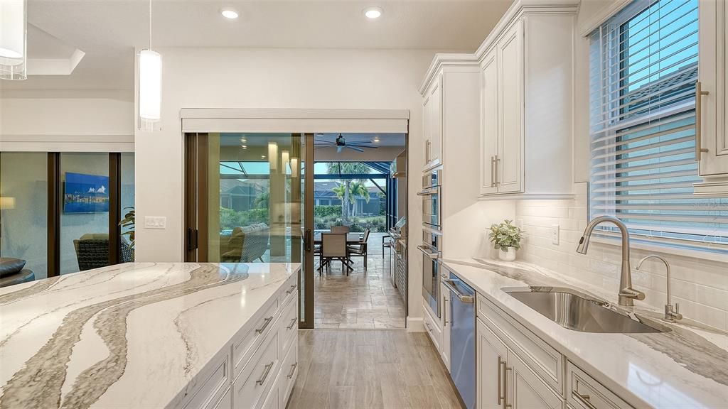 Activo con contrato: $975,000 (3 camas, 3 baños, 2256 Pies cuadrados)