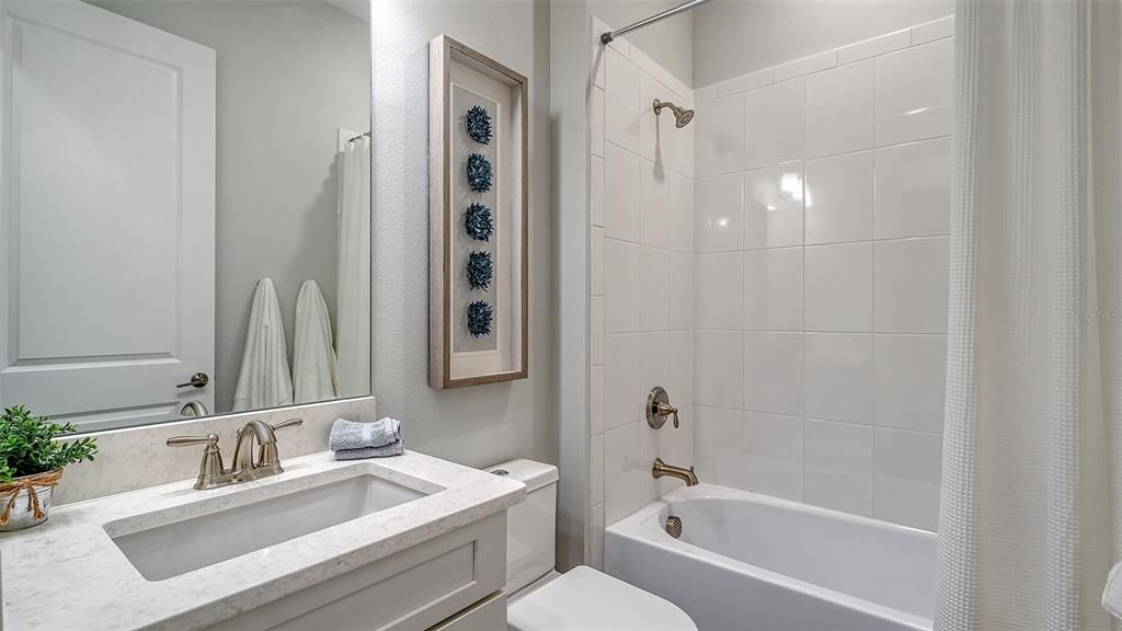 Activo con contrato: $975,000 (3 camas, 3 baños, 2256 Pies cuadrados)