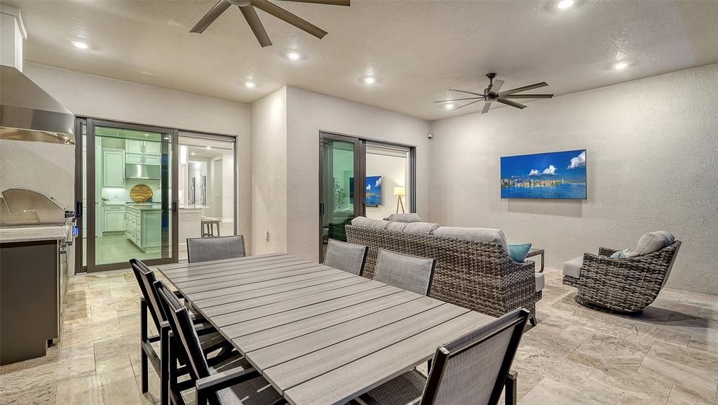 Activo con contrato: $975,000 (3 camas, 3 baños, 2256 Pies cuadrados)