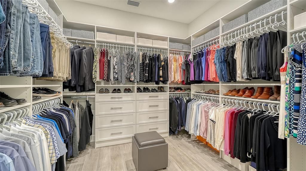 Activo con contrato: $975,000 (3 camas, 3 baños, 2256 Pies cuadrados)