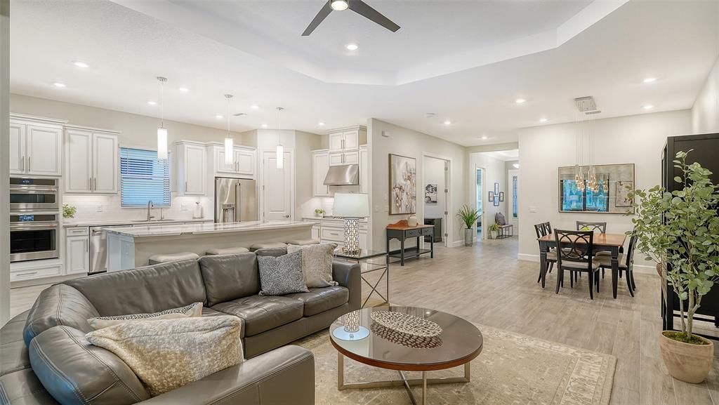 Activo con contrato: $975,000 (3 camas, 3 baños, 2256 Pies cuadrados)