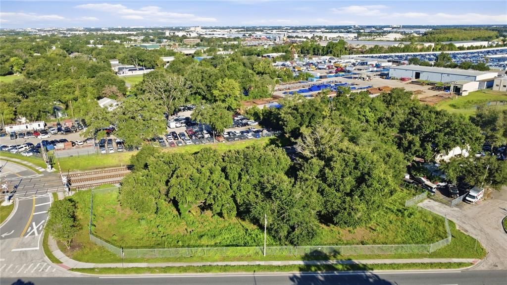 En Venta: $1,100,000 (0.77 acres)