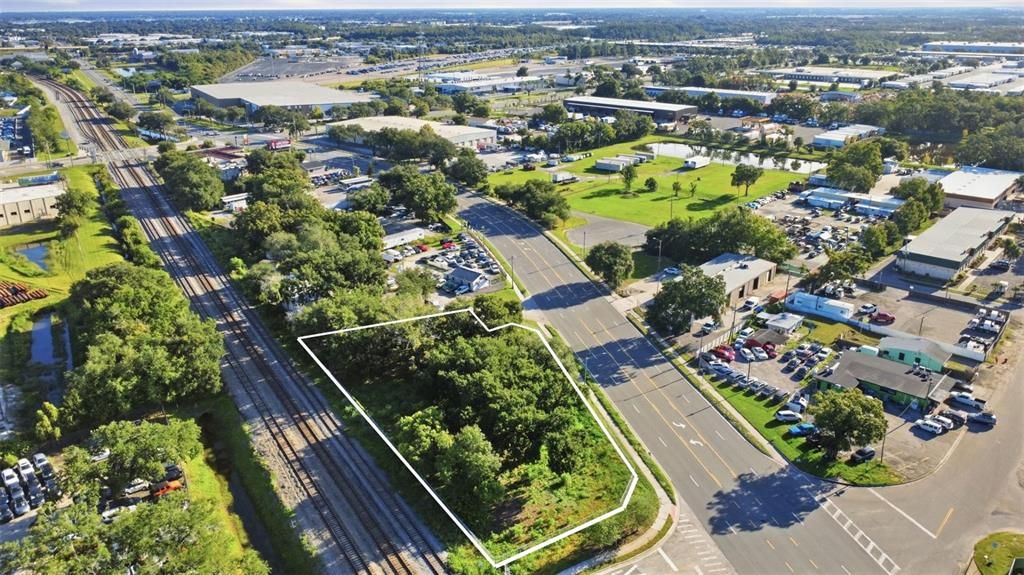 En Venta: $1,100,000 (0.77 acres)