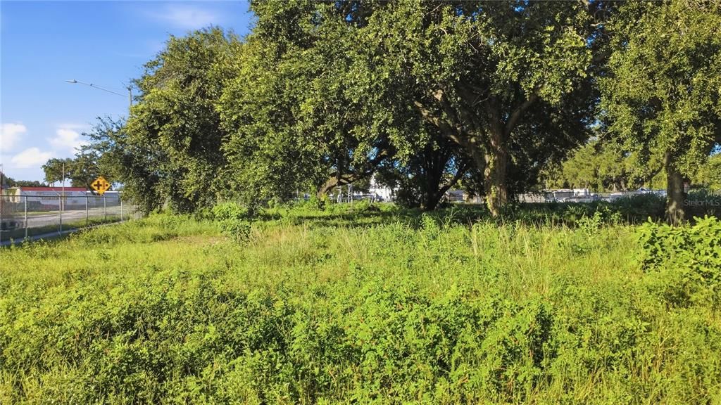 En Venta: $1,100,000 (0.77 acres)