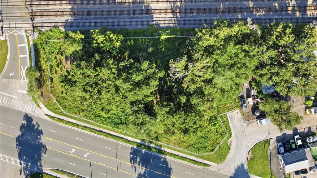 En Venta: $1,100,000 (0.77 acres)