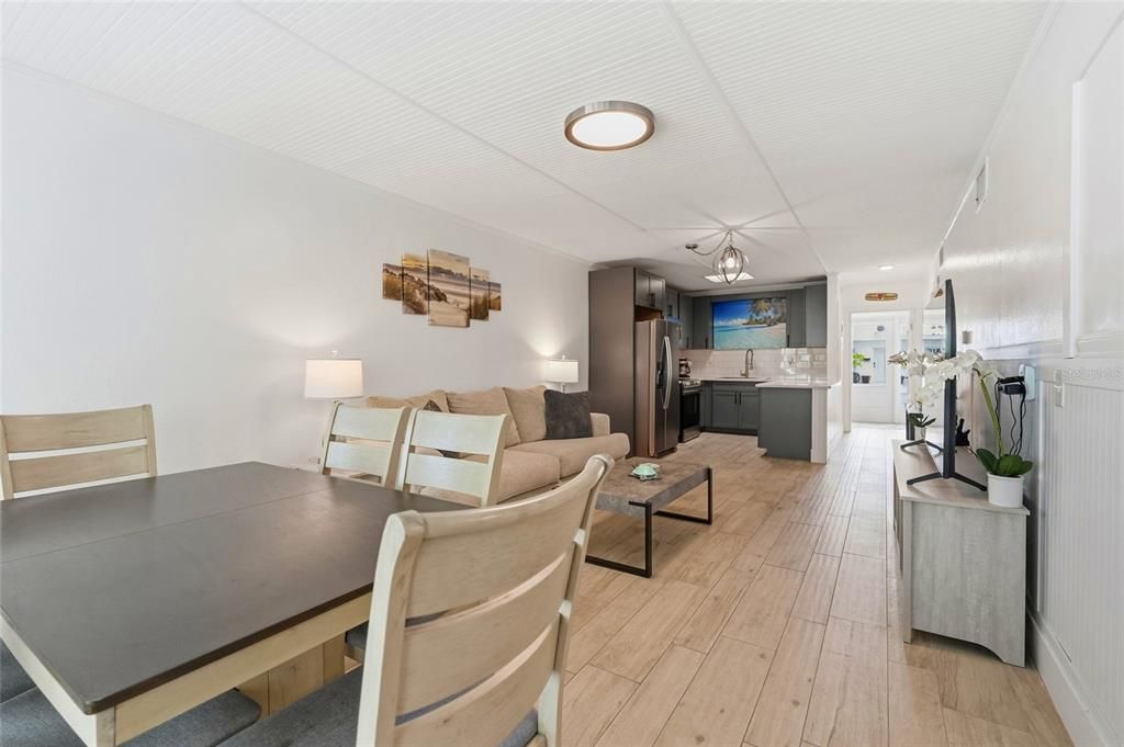 En Venta: $679,900 (2 camas, 2 baños, 1050 Pies cuadrados)