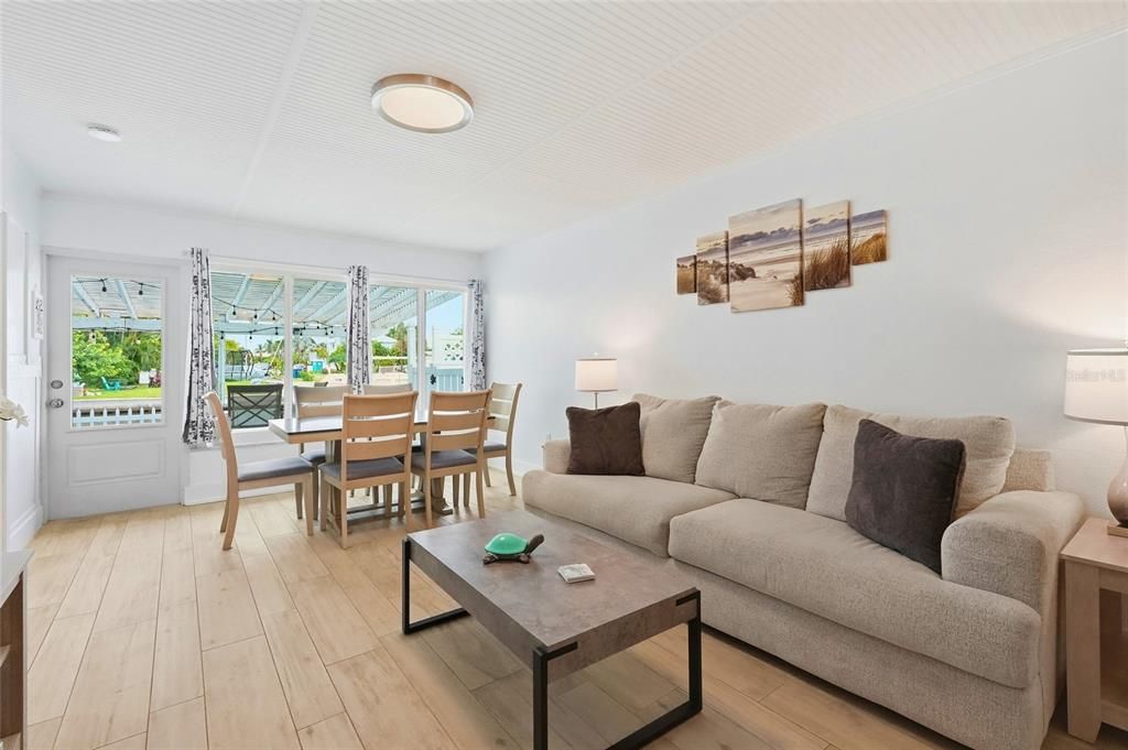 En Venta: $679,900 (2 camas, 2 baños, 1050 Pies cuadrados)