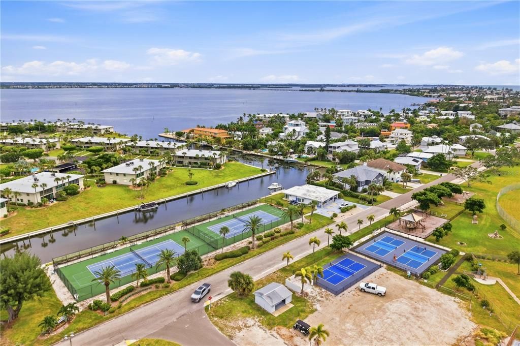 En Venta: $679,900 (2 camas, 2 baños, 1050 Pies cuadrados)