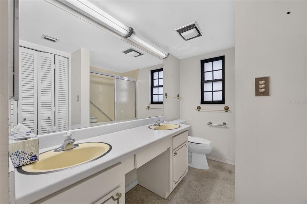 For Sale: $850,000 (3 beds, 2 baths, 1639 Square Feet)