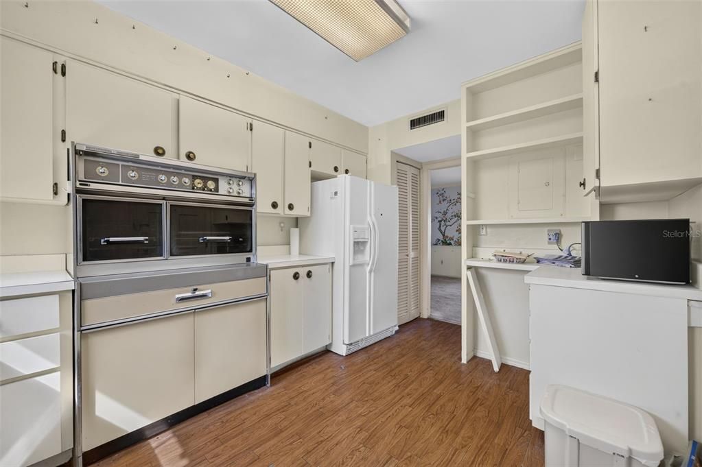 For Sale: $850,000 (3 beds, 2 baths, 1639 Square Feet)
