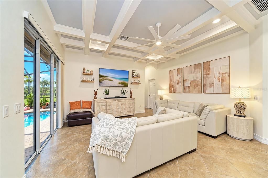En Venta: $920,000 (4 camas, 3 baños, 2635 Pies cuadrados)