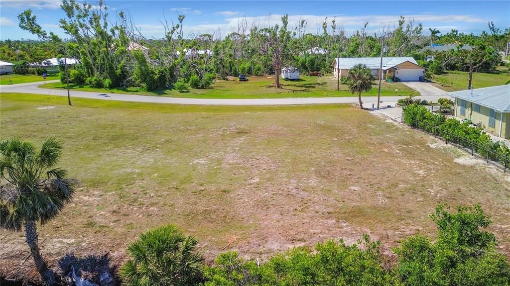 На продажу: $220,000 (0.25 acres)