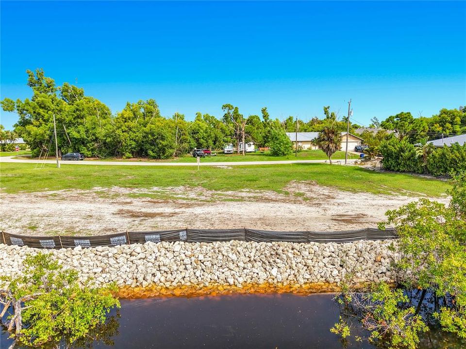 На продажу: $220,000 (0.25 acres)