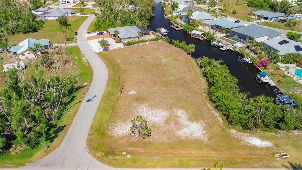 На продажу: $220,000 (0.25 acres)