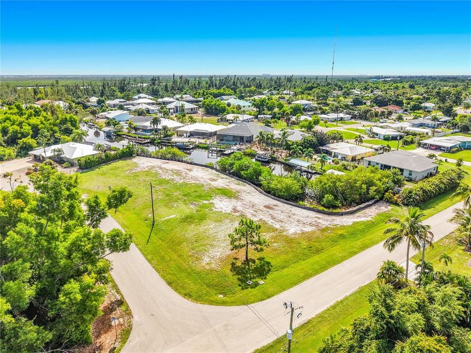 На продажу: $220,000 (0.25 acres)