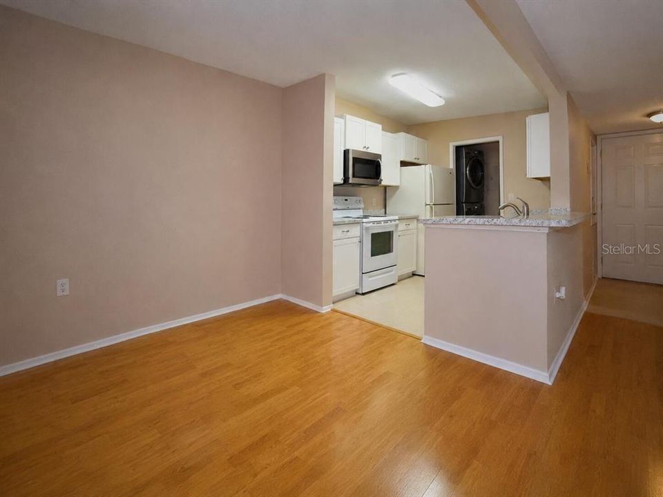 For Sale: $169,000 (2 beds, 2 baths, 969 Square Feet)