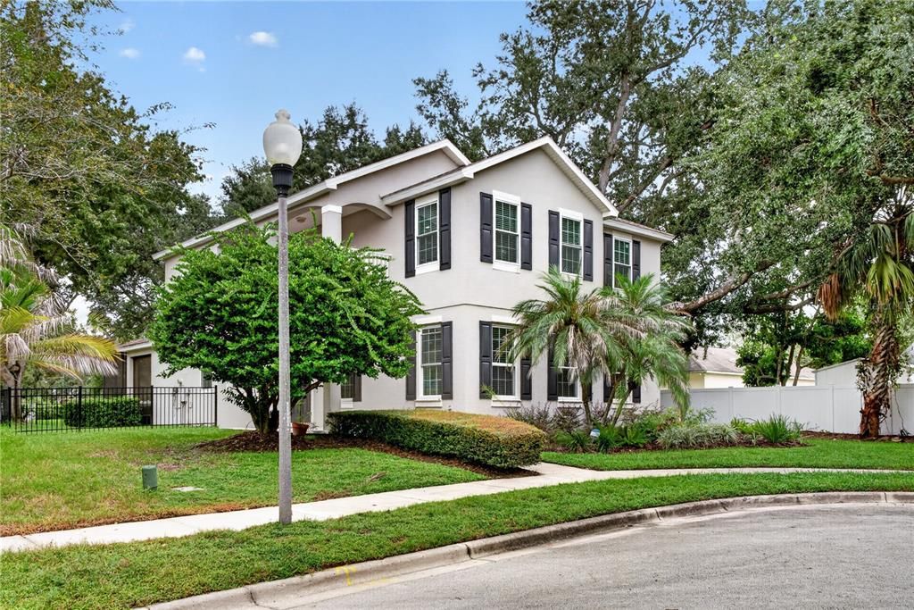For Sale: $680,000 (4 beds, 3 baths, 2560 Square Feet)
