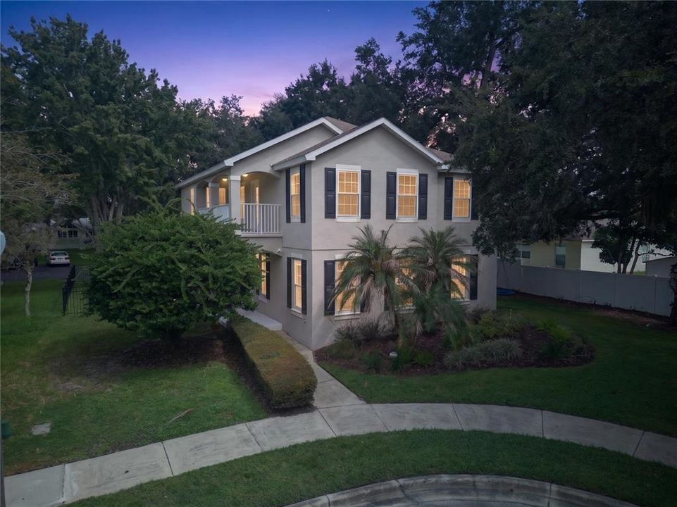 For Sale: $680,000 (4 beds, 3 baths, 2560 Square Feet)