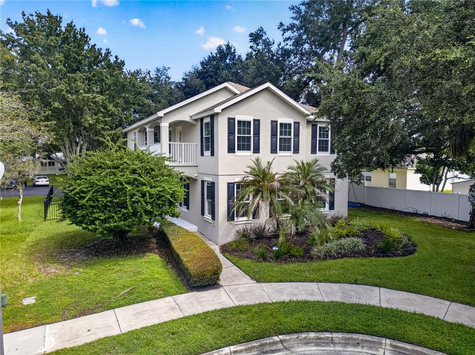 For Sale: $680,000 (4 beds, 3 baths, 2560 Square Feet)