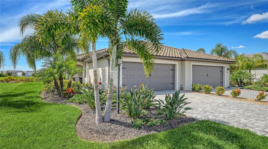 For Sale: $399,900 (2 beds, 2 baths, 1557 Square Feet)