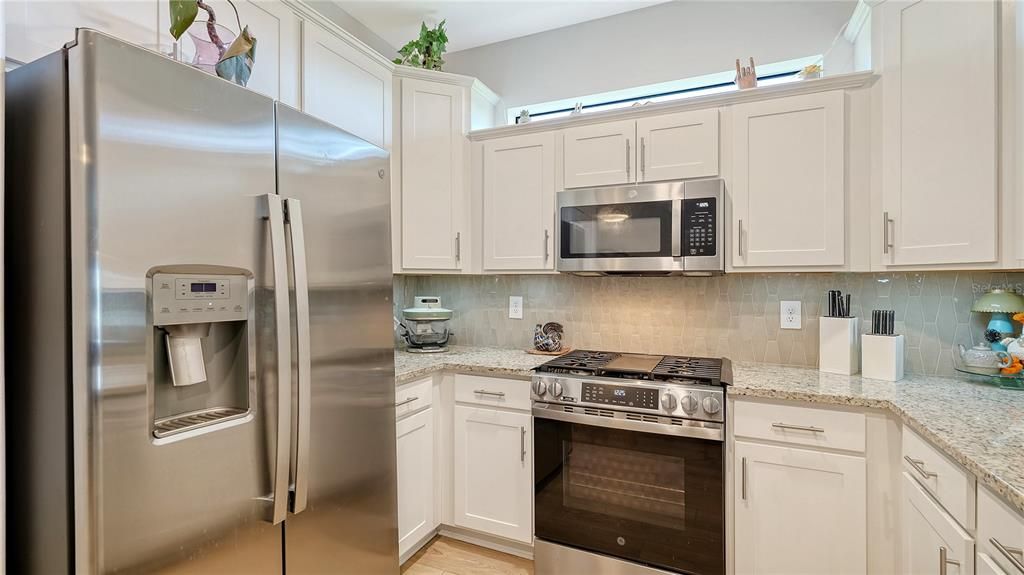 For Sale: $399,900 (2 beds, 2 baths, 1557 Square Feet)