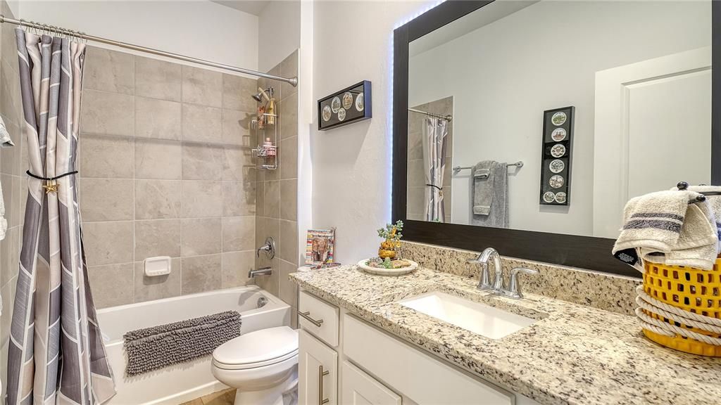 For Sale: $399,900 (2 beds, 2 baths, 1557 Square Feet)