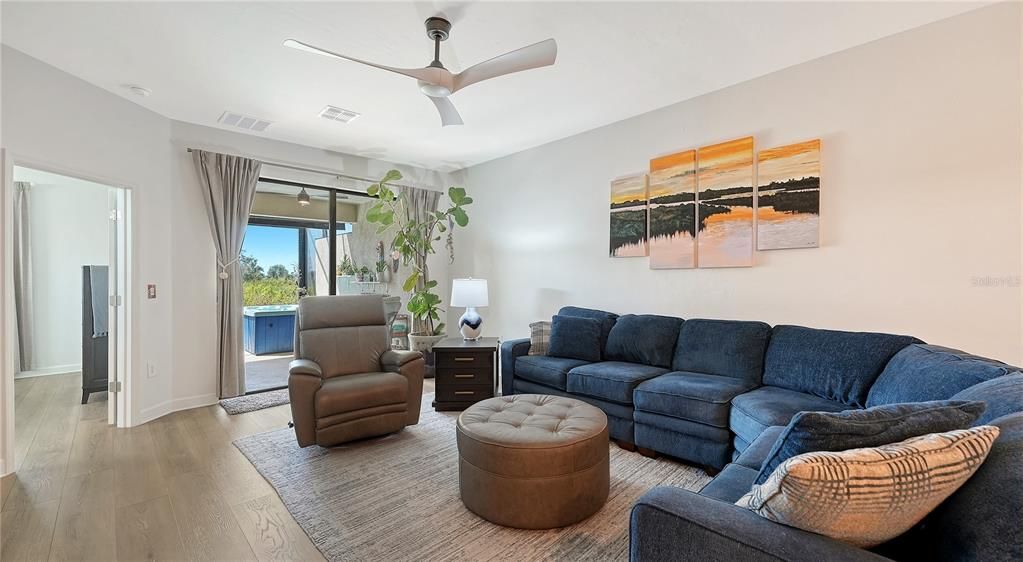 For Sale: $399,900 (2 beds, 2 baths, 1557 Square Feet)