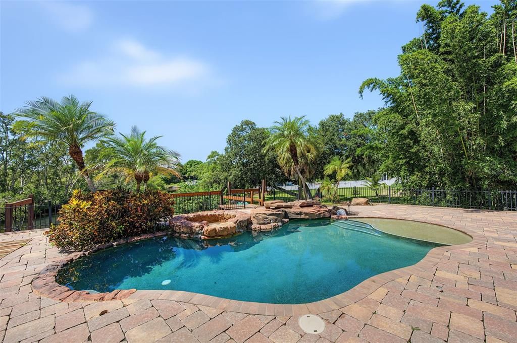 En Venta: $1,299,999 (4 camas, 4 baños, 4204 Pies cuadrados)