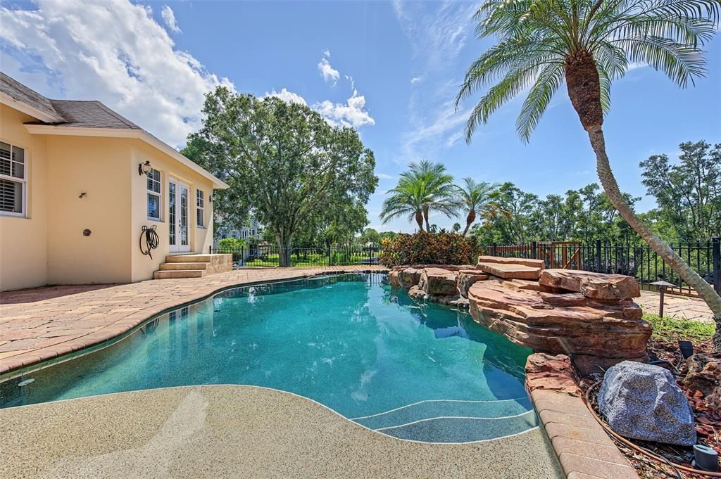 En Venta: $1,299,999 (4 camas, 4 baños, 4204 Pies cuadrados)