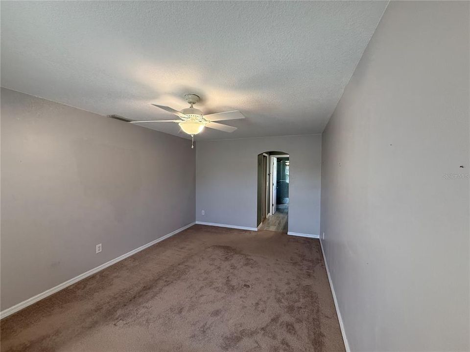 For Rent: $2,000 (3 beds, 2 baths, 1261 Square Feet)