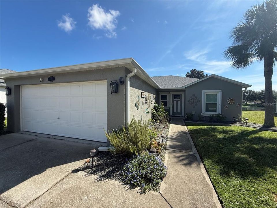 For Rent: $2,000 (3 beds, 2 baths, 1261 Square Feet)