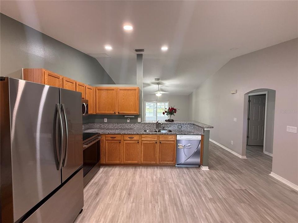 For Rent: $2,000 (3 beds, 2 baths, 1261 Square Feet)