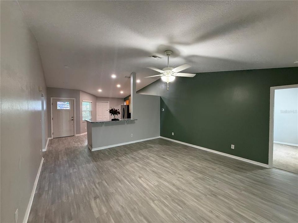 For Rent: $2,000 (3 beds, 2 baths, 1261 Square Feet)