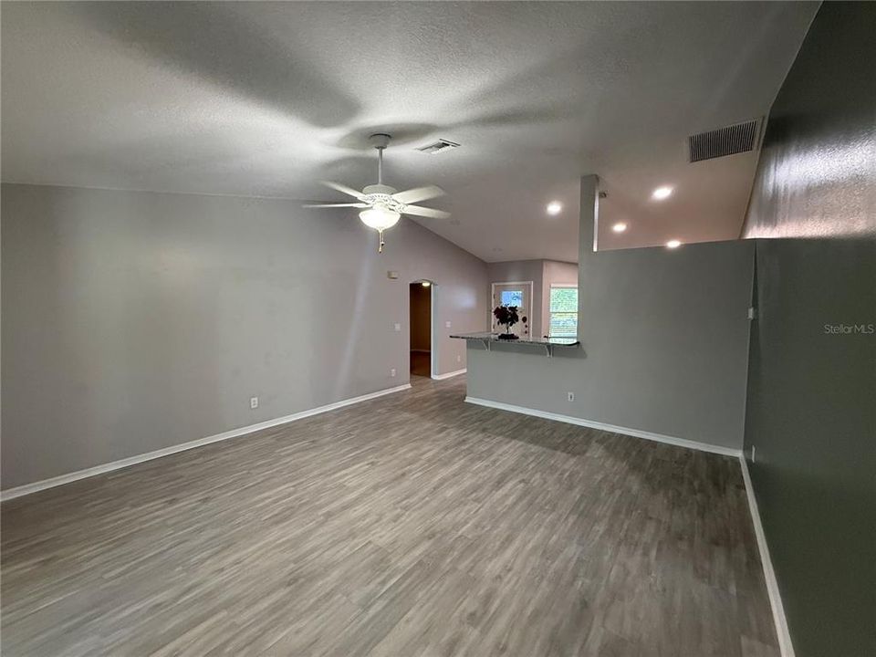 For Rent: $2,000 (3 beds, 2 baths, 1261 Square Feet)
