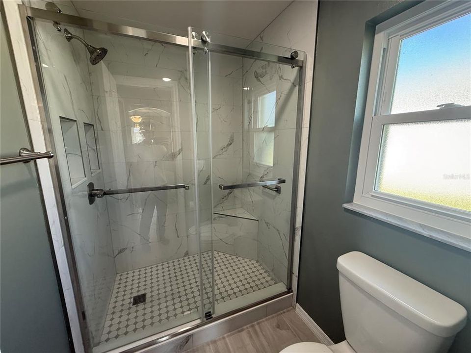 For Rent: $2,000 (3 beds, 2 baths, 1261 Square Feet)